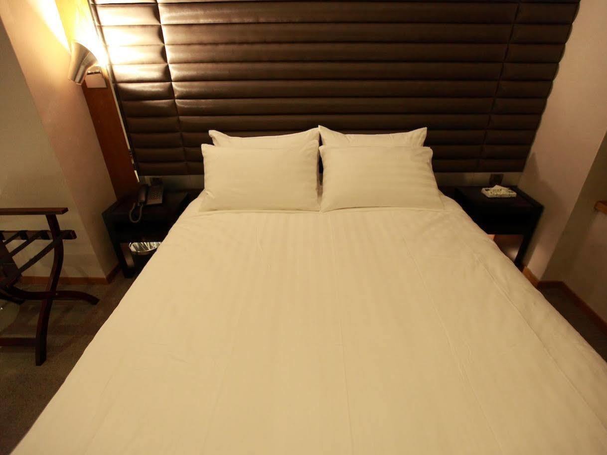 新麗旅店 Newful Hotel Taipei Esterno foto